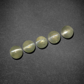 2.24カラットの天然ゴールデングリーンChrysoberyl Cat's Eye（4.13 mm・透明）