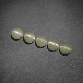 カラットの天然ゴールデングリーンChrysoberyl Cat's Eye（3.90 mm・透明）