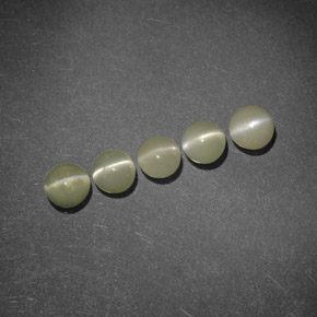 カラットの天然ゴールデングリーンChrysoberyl Cat's Eye（3.90 mm・透明）