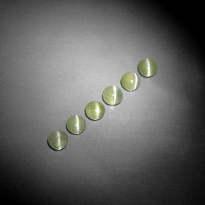 自然派の商品を探す ct 黄みがかったグリーン リソベリルキャッツアイ 宝石, 透明, インド からGemSelectで. 在庫あり、世界各国へ発送!