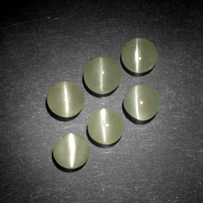 カラットの天然黄色がかった緑Chrysoberyl Cat's Eye（4.02 mm・透明）