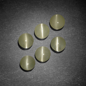 カラットの天然黄色がかった緑クリソベリルキャッツアイ（4.17 mm・透明）