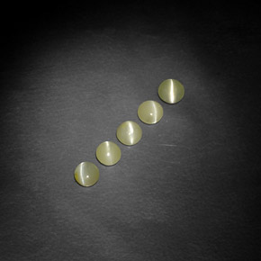 自然派の商品を探す ct 黄みがかったグリーン リソベリルキャッツアイ 宝石, 透明, インド からGemSelectで. 在庫あり、世界各国へ発送!