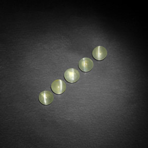 カラットの天然黄色がかった緑Chrysoberyl Cat's Eye（4.21 mm・透明）