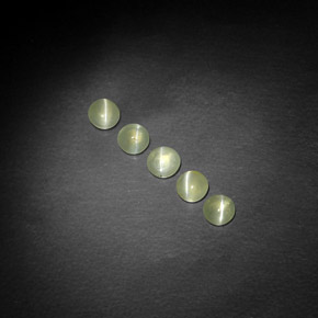 カラットの天然黄色がかった緑Chrysoberyl Cat's Eye（4.21 mm・透明）