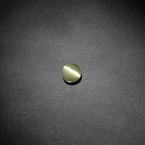 0.66カラットの天然黄色がかった緑Chrysoberyl Cat's Eye（4.12 mm・透明）