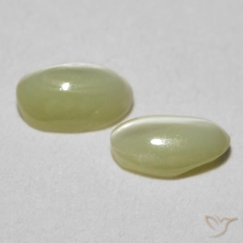 Shop natural 0.55ct ライトイエロー リソベリルキャッツアイ gems, 楕円形, from スリランカ at GemSelect. In stock, global shipping!