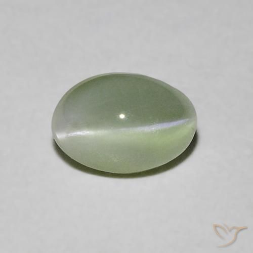 0.90カラットの天然ウォームグリーンChrysoberyl Cat's Eye（5.7×3.9 mm・オーバルカット）