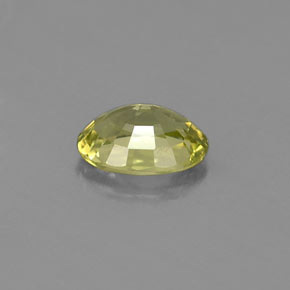 0.57カラットの天然イエローグリーンクリソベリル（6.1×4.2 mm・オーバルカット）