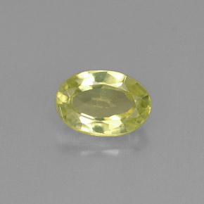 0.56カラットの天然イエローグリーンクリソベリル（5.9×4.1 mm・オーバルカット）
