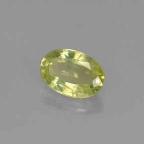 0.56カラットの天然イエローグリーンクリソベリル（5.9×4.1 mm・オーバルカット）