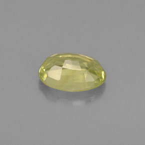 0.56カラットの天然イエローグリーンクリソベリル（5.9×4.1 mm・オーバルカット）