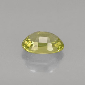0.61カラットの天然イエローグリーンクリソベリル（6×4 mm・オーバルカット）