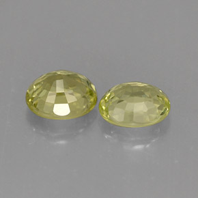 カラットの天然イエローグリーンクリソベリル（5.3×4.5 mm・オーバルカット）