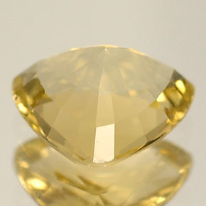 0.78カラットの天然イエロークリソベリル（6.8×5.8 mm・トリリアント）