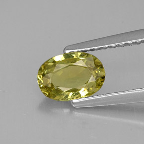 0.82カラットの天然イエローグリーンクリソベリル（7×4.8 mm・オーバルカット）