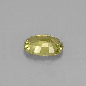 0.82カラットの天然イエローグリーンクリソベリル（7×4.8 mm・オーバルカット）