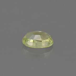 0.61カラットの天然イエローグリーンクリソベリル（5.8×4.1 mm・オーバルカット）