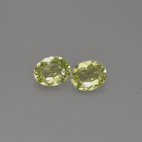 カラットの天然イエローグリーンクリソベリル（5.1×4.1 mm・オーバルカット）