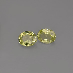 カラットの天然イエローグリーンクリソベリル（5.1×4.1 mm・オーバルカット）