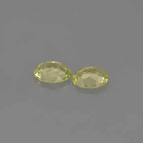 カラットの天然イエローグリーンクリソベリル（5.1×4.1 mm・オーバルカット）