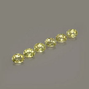 カラットの天然イエローグリーンクリソベリル（4.7×3.7 mm・オーバルカット）