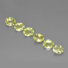 カラットの天然イエローグリーンクリソベリル（5.1×4.2 mm・オーバルカット）