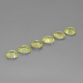 カラットの天然イエローグリーンクリソベリル（5.1×4.2 mm・オーバルカット）