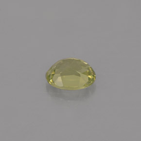 0.48カラットの天然イエローグリーンクリソベリル（5.1×4.2 mm・オーバルカット）