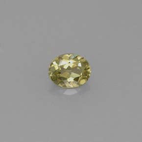 0.44カラットの天然ゴールデングリーンクリソベリル（5.2×4.1 mm・オーバルカット）