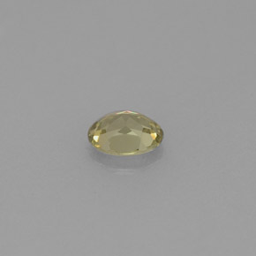 0.44カラットの天然ゴールデングリーンクリソベリル（5.2×4.1 mm・オーバルカット）