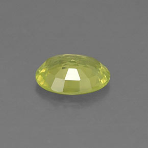 0.79カラットの天然ゴールデングリーンクリソベリル（6.7×5.1 mm・オーバルカット）