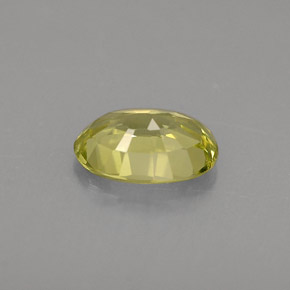 0.56カラットの天然ゴールデングリーンクリソベリル（6.1×4.1 mm・オーバルカット）