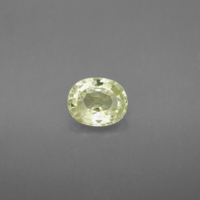 0.90カラットの天然緑がかったゴールドクリソベリル（6.4×5.2 mm・オーバルカット）