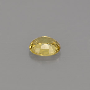 0.71カラットの天然ゴールデンクリソベリル（5.9×4.8 mm・オーバルカット）
