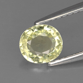 0.87カラットの天然イエローグリーンクリソベリル（6.3×5.6 mm・オーバルカット）