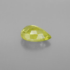 1.44カラットの天然緑がかった黄色クリソベリル（8.2×5.5 mm・洋梨の形）
