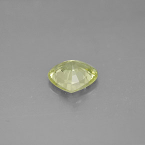 1.24カラットの天然緑がかったゴールドクリソベリル（7.3×6.6 mm・洋梨の形）