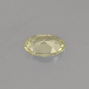0.75カラットの天然緑がかった黄色クリソベリル（6.8×5.1 mm・オーバルカット）