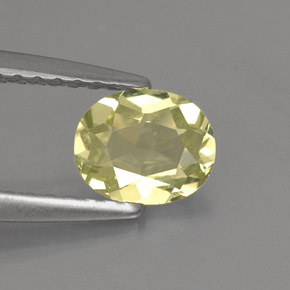 0.57カラットの天然緑がかった黄色クリソベリル（5.9×4.8 mm・オーバルカット）