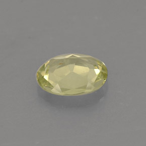 0.57カラットの天然緑がかった黄色クリソベリル（5.9×4.8 mm・オーバルカット）