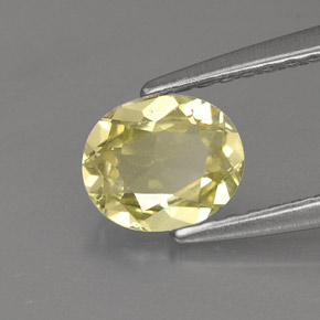 0.68カラットの天然グリーンイエロークリソベリル（6.2×5.1 mm・オーバルカット）