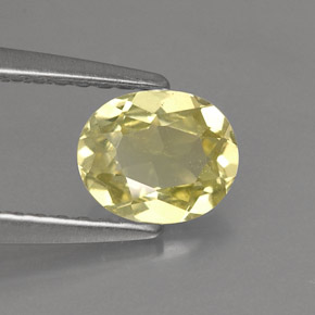 0.68カラットの天然グリーンイエロークリソベリル（6.2×5.1 mm・オーバルカット）