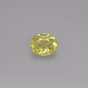 0.45カラットの天然緑がかったゴールドクリソベリル（5.1×4.1 mm・オーバルカット）