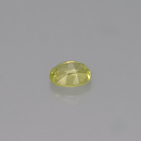 0.45カラットの天然緑がかったゴールドクリソベリル（5.1×4.1 mm・オーバルカット）