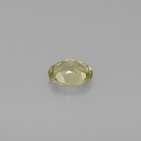 0.52カラットの天然イエローグリーンクリソベリル（5.3×4.3 mm・オーバルカット）