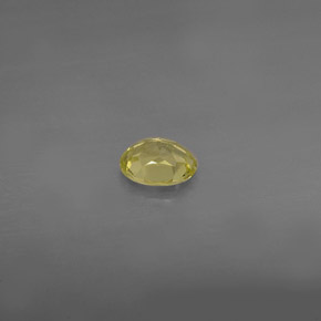 0.44カラットの天然グリーンイエロークリソベリル（5.1×4.3 mm・オーバルカット）