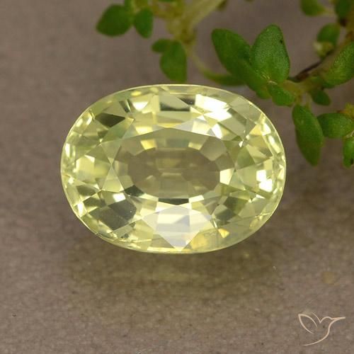 1.76カラットの天然Medium Light-Yellowクリソベリル（8.1×6.1 mm・オーバルカット）