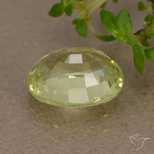 1.76カラットの天然Medium Light-Yellowクリソベリル（8.1×6.1 mm・オーバルカット）