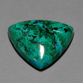 63.50カラットの天然マルチカラークリソコラ（32.1×30.8 mm・トリリアント）